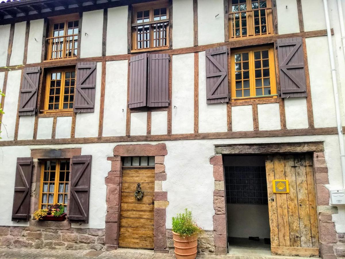Gite De La Porte Saint Jacques: A Hostel For Pilgrims المظهر الخارجي الصورة